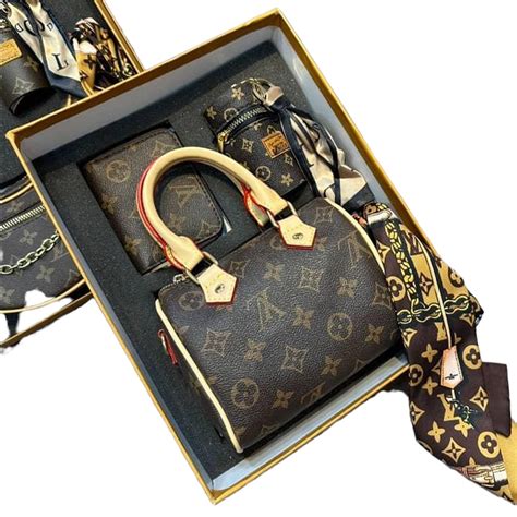 لویی ویتون (Louis Vuitton) .